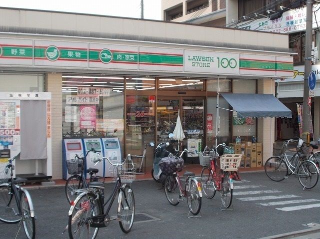 コンビニ　ローソンストア１００様（コンビニ）まで50m