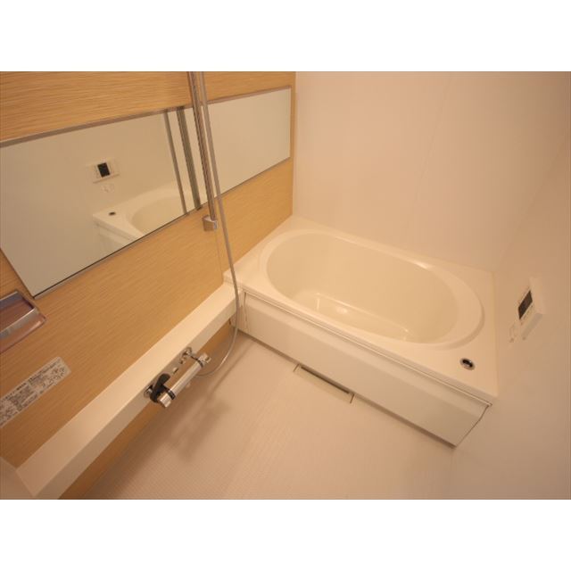 バス・シャワールーム　ゆったり入れるお風呂です