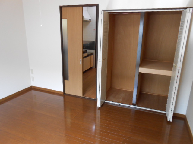 その他部屋・スペース　居室とキッチンの境界に可動間仕切り有り