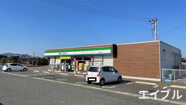 コンビニ　ファミリーマート飯塚秋松店（コンビニ）まで331m