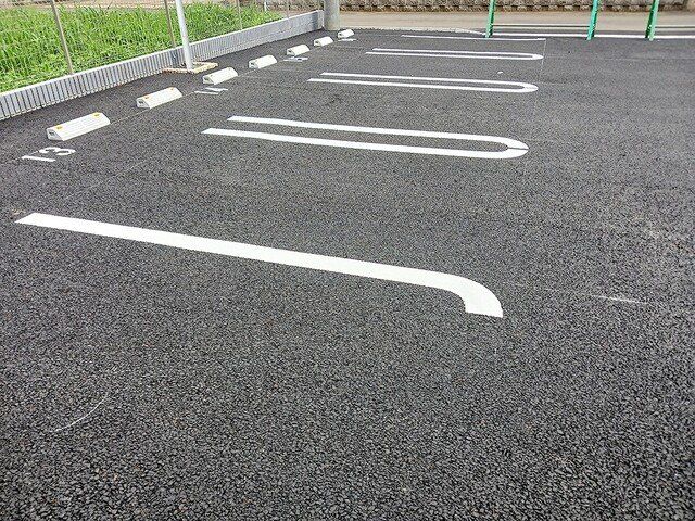 駐車場　駐車場に車を止められます