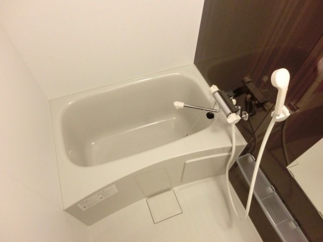 バス・シャワールーム　浴室乾燥機付きのバスルーム