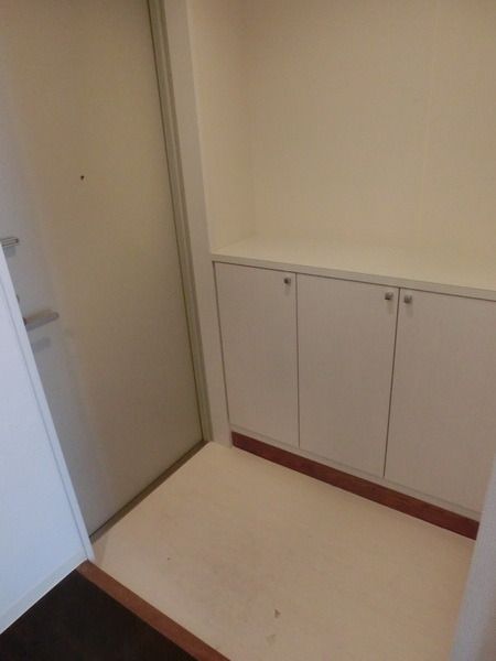 玄関　下駄箱付の玄関