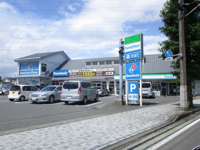 コンビニ　ファミリーマート（コンビニ）まで490m