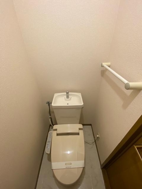 トイレ　温水洗浄便座