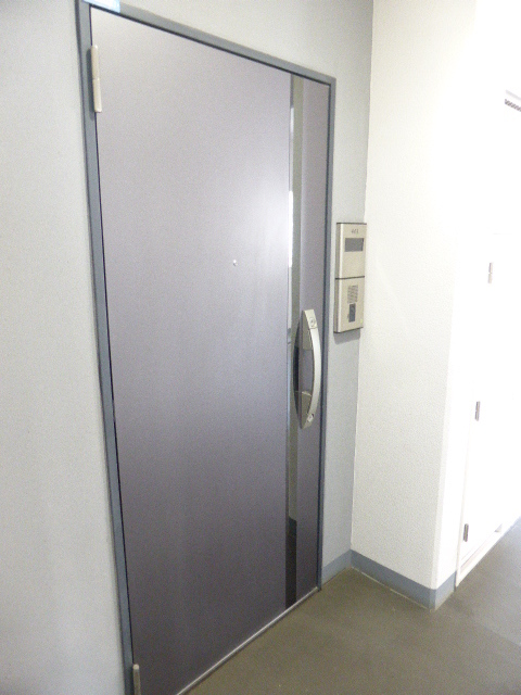 玄関　※写真は他号室です