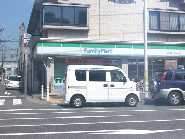 コンビニ　★★ファミリーマート（コンビニ）まで540m