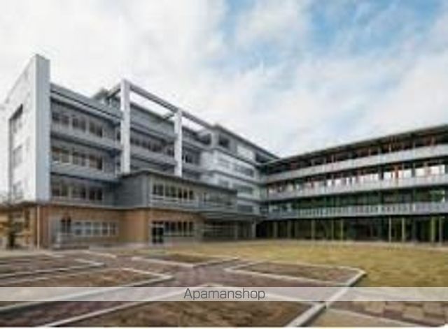 小学校　岡山市立鹿田小学校（小学校）まで488m
