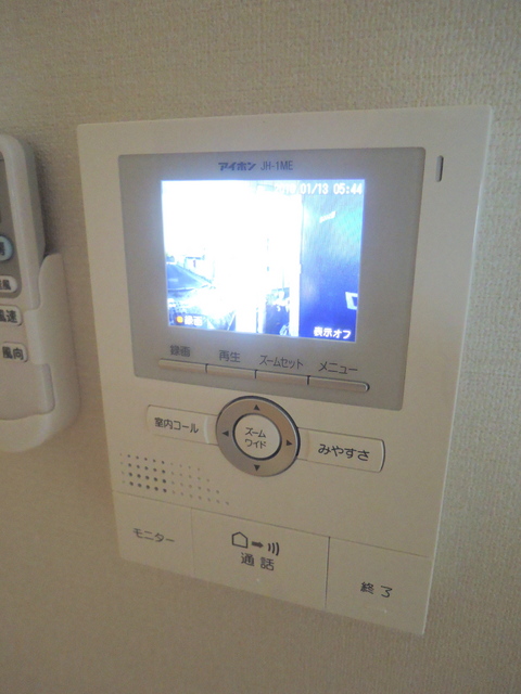 セキュリティ　☆お部屋から来訪者を確認できるモニター付インターホン。