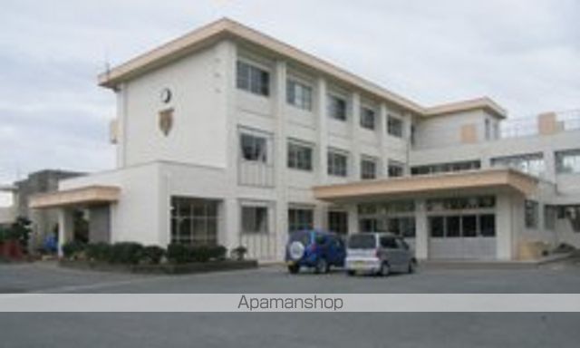 小学校　磐田市立磐田西小学校（小学校）まで656m