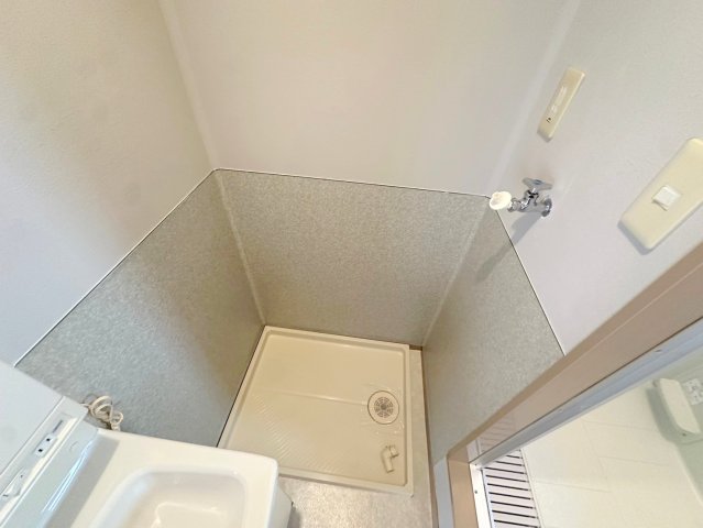 その他設備　嬉しい室内洗濯機置場。これで洗濯機も長持ちしますね。