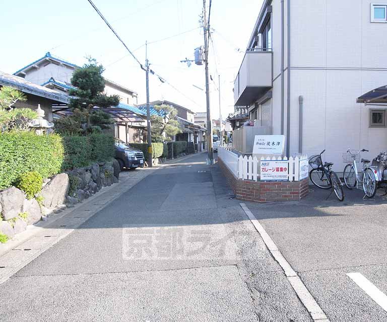 その他　建物前の道路です。
