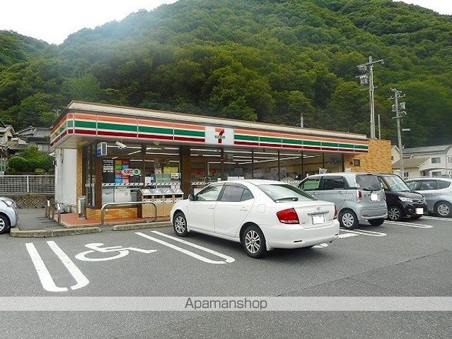 コンビニ　セブンイレブン父石町店（コンビニ）まで550m