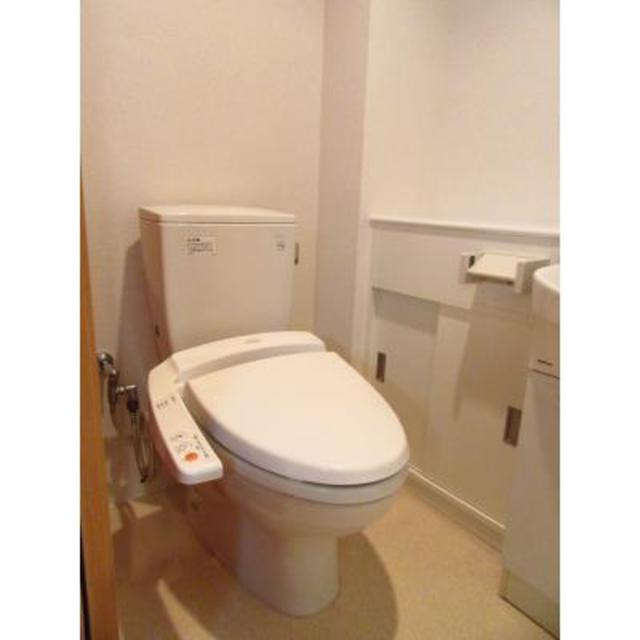 トイレ　※写真は同タイプ住戸です。