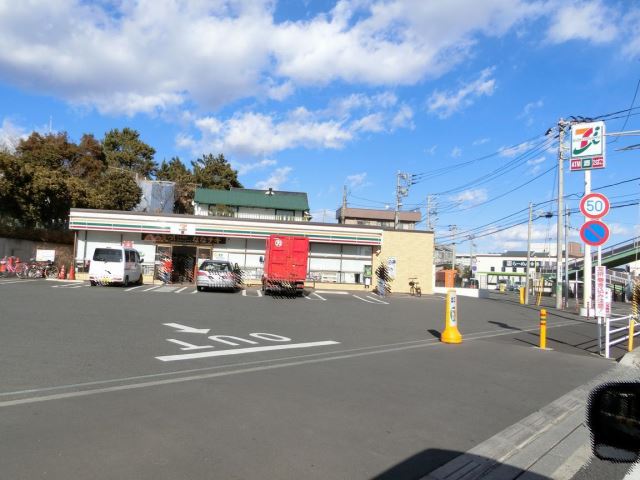 コンビニ　セブンイレブン（コンビニ）まで180m
