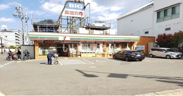 コンビニ　セブンイレブン 大阪諏訪4丁目店（コンビニ）まで563m