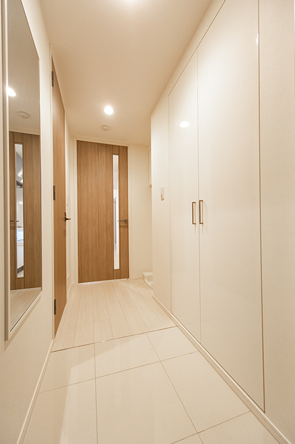 玄関　※写真は同タイプ住戸です。