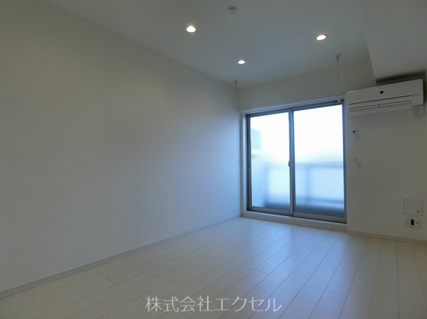 居室・リビング　白を基調とした綺麗なお部屋です。