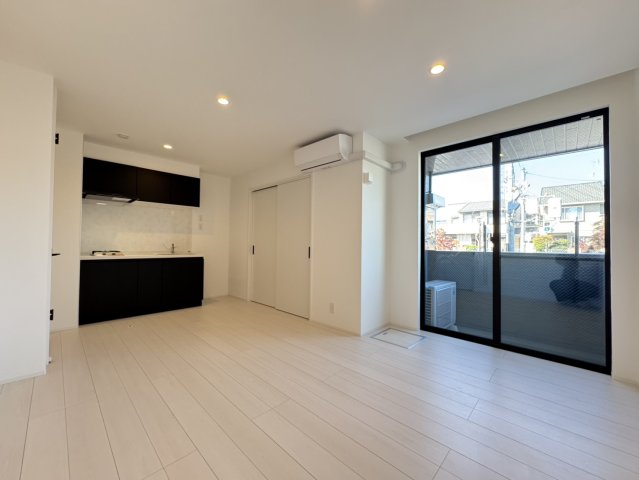 居室・リビング　※同タイプの別の部屋の写真です。
