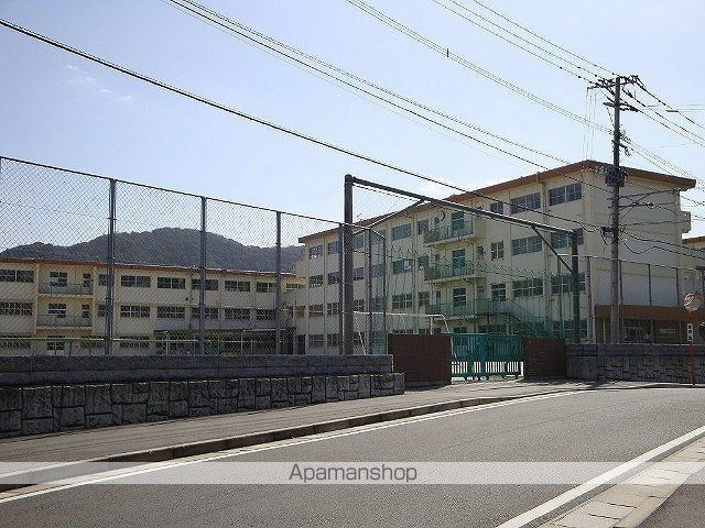 小学校　長行小学校（小学校）まで350m