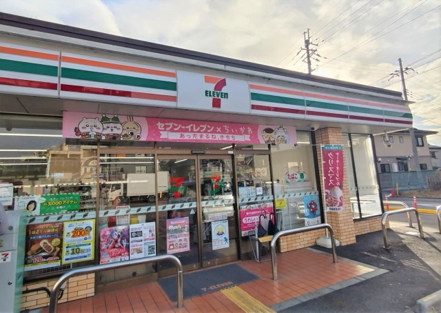 コンビニ　セブン－イレブン奈良西木辻東店（コンビニ）まで350m