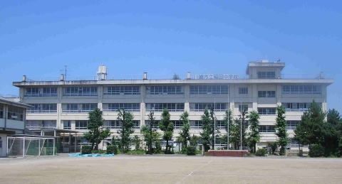 中学校　稲田中学校（中学校）まで350m