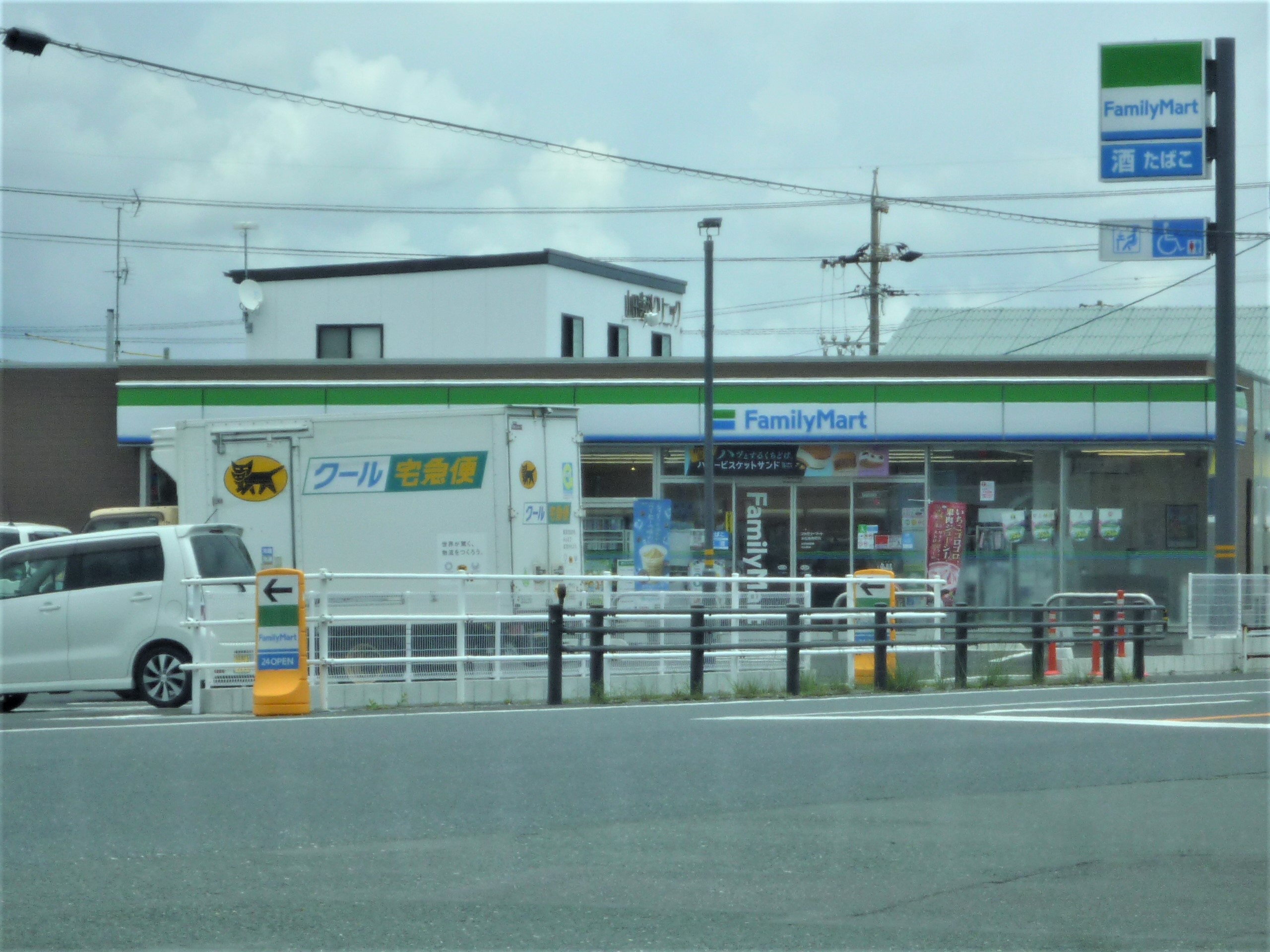 コンビニ　ファミリーマート浜松馬郡町店（コンビニ）まで506m