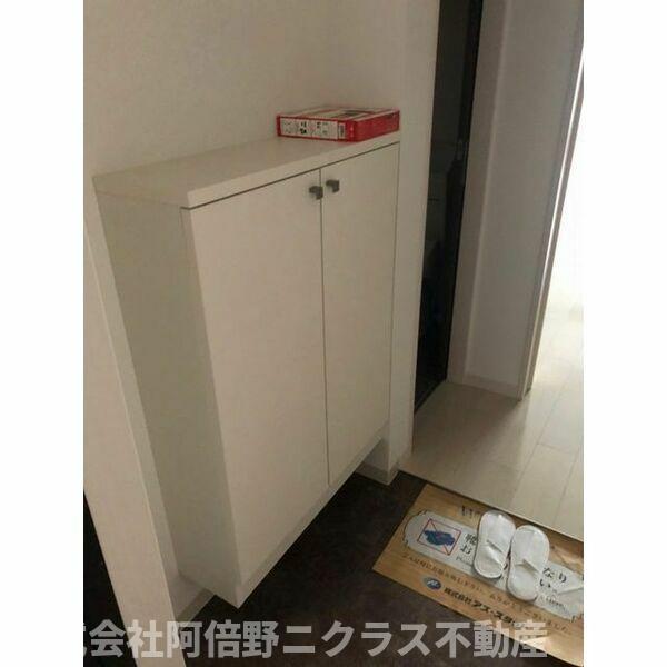 玄関　同建物の内装イメージです。