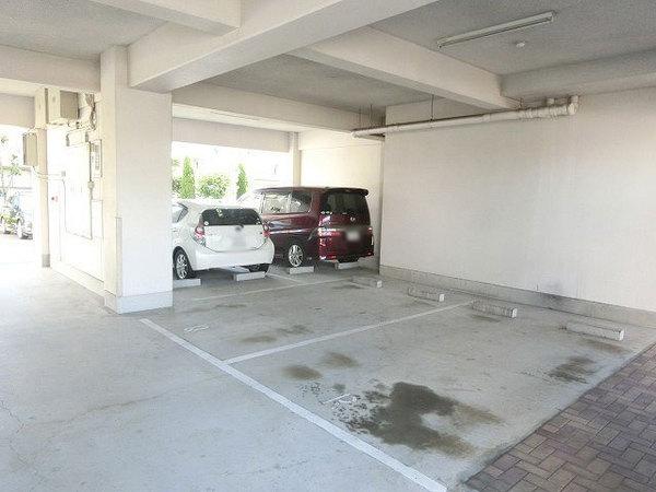 駐車場　敷地内駐車場！