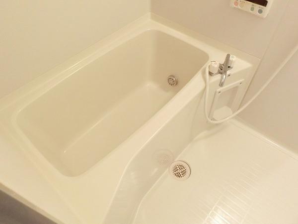 バス・シャワールーム　浴室乾燥機、追い焚き機能付きバス！