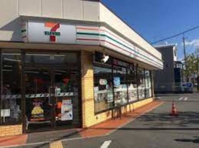 コンビニ　セブンイレブン京都下津林水掛町店（コンビニ）まで384m