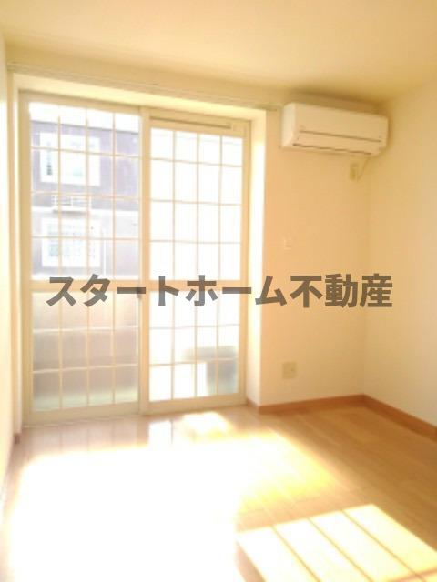 居室・リビング　こちらの居間で趣味の時間をお楽しみください
