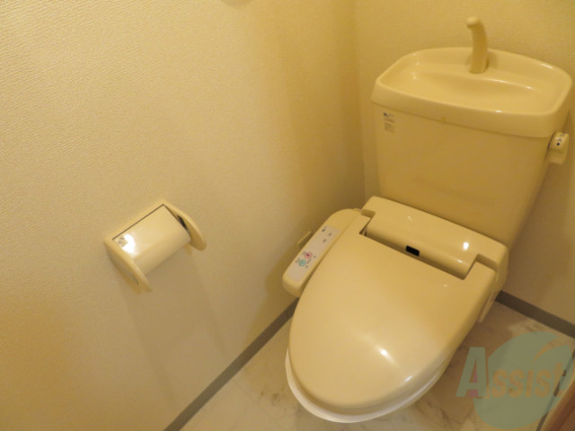 トイレ　こちらはトイレです。清潔感があり、安心して使用できます。