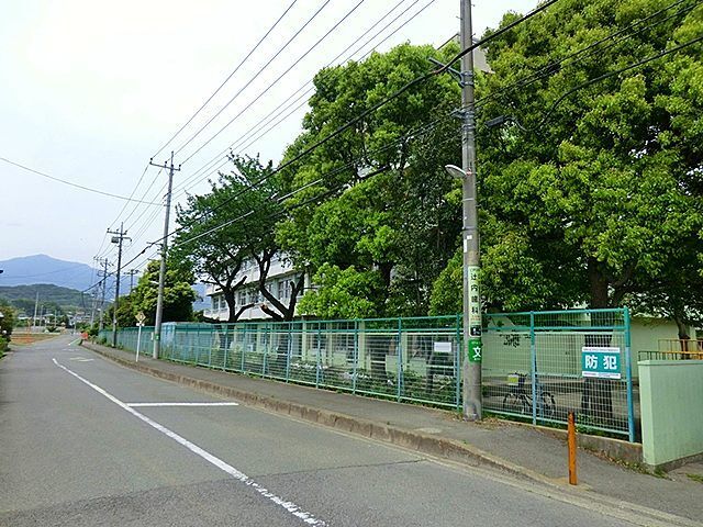 小学校　厚木市愛甲小学校（小学校）まで600m