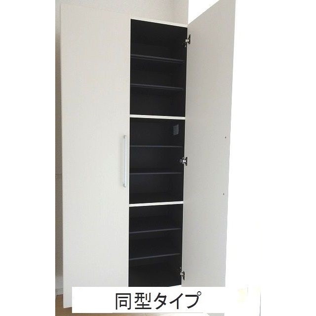 玄関　シューズボックス