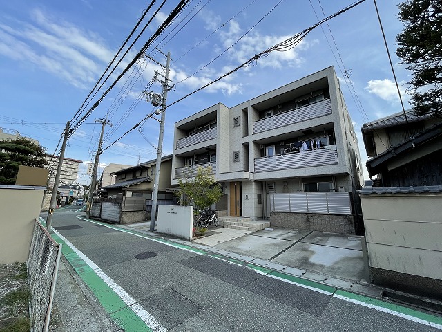 建物外観　オートロック付きで安心です♪