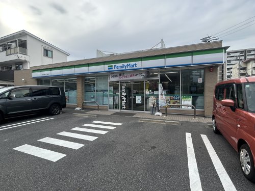 コンビニ　ファミリーマート天白池場1丁目店（コンビニ）まで369m