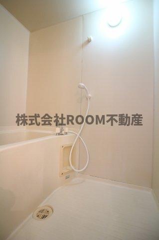 バス・シャワールーム　落ち着いた空間のお風呂です