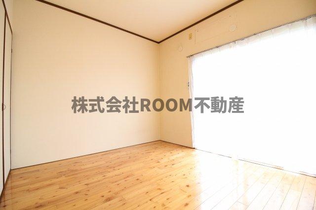 その他部屋・スペース　開放的な寝室です