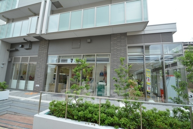 コンビニ　セブンイレブン　阪急山田駅前店（コンビニ）まで422m