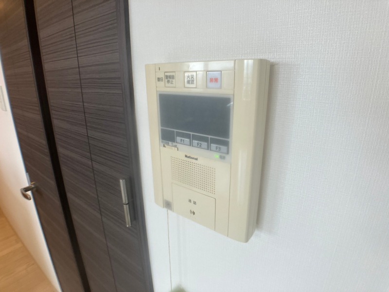 セキュリティ　ＴＶモニター付インターホンです。来客者の顔が見えるので安心！