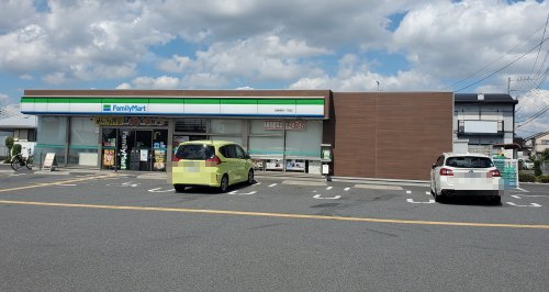 コンビニ　ファミリーマート 岩槻東町一丁目店（コンビニ）まで498m