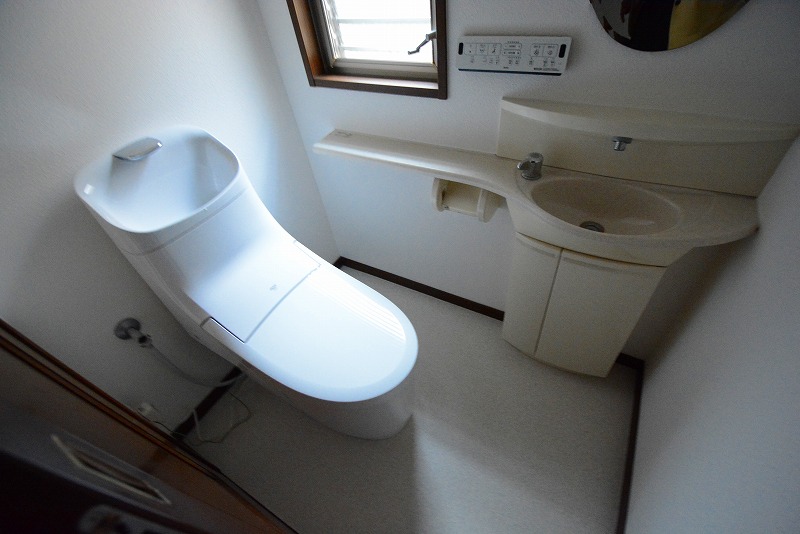 トイレ　ウォシュレット付きのトイレです♪