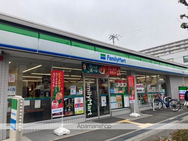コンビニ　ファミリーマート（コンビニ）まで759m