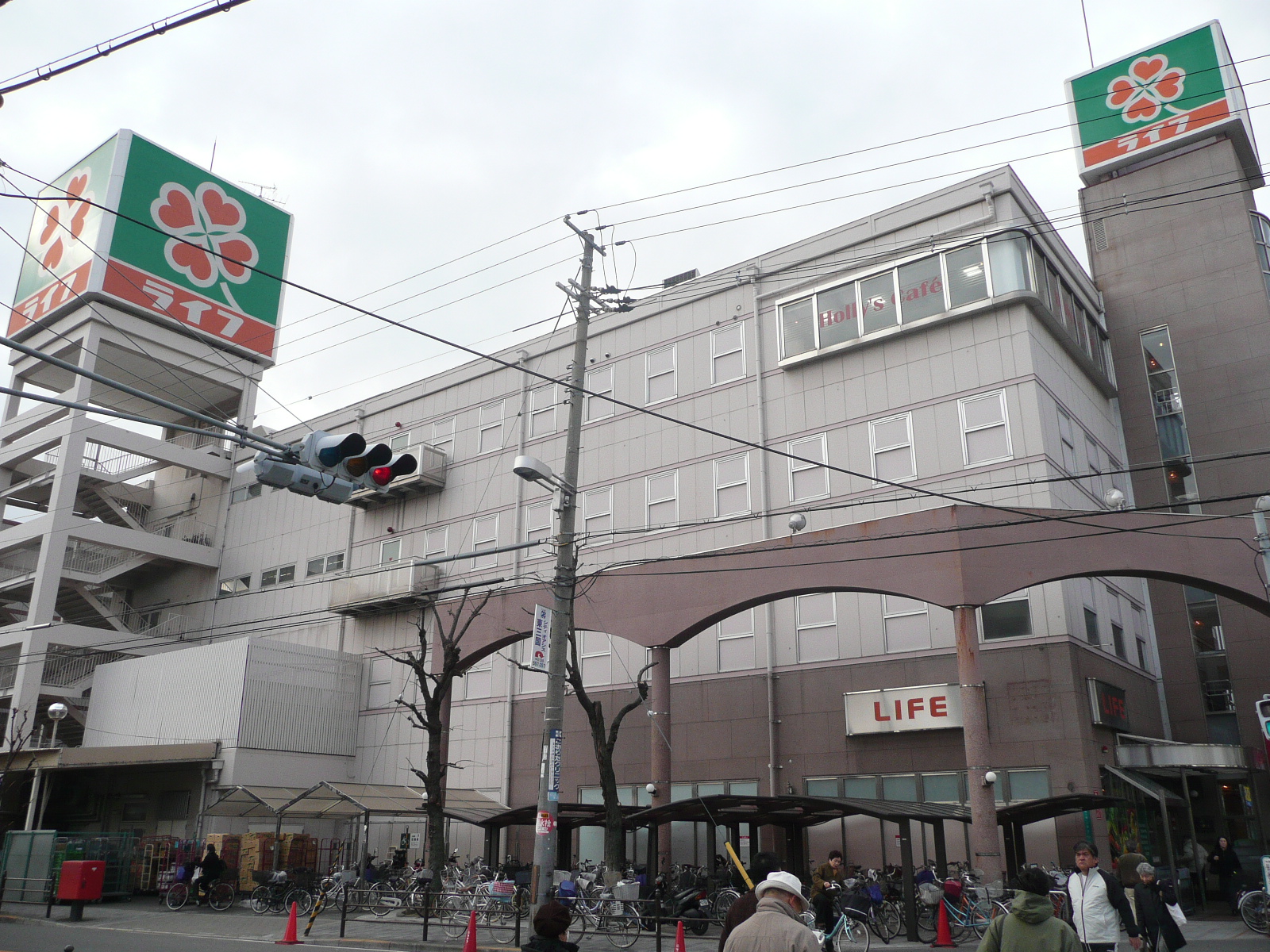 スーパー　ライフ新大阪店（スーパー）まで716m