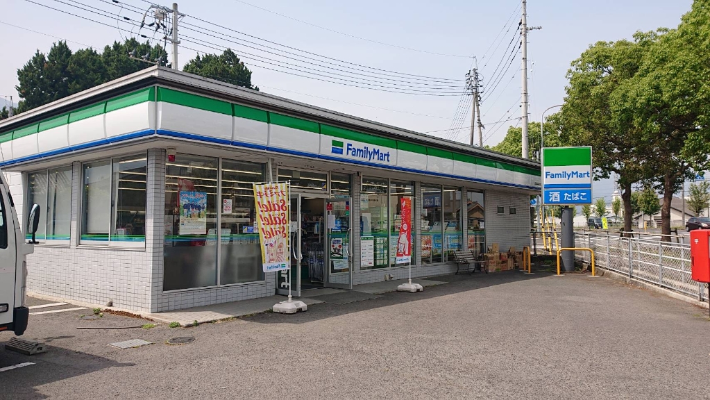 コンビニ　ファミリーマート 四国中央大柏店（コンビニ）まで285m
