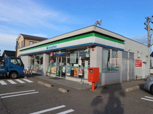 コンビニ　ファミリーマート（コンビニ）まで230m