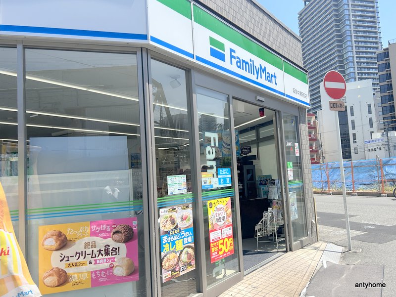 コンビニ　ファミリーマート 阪急中津駅前店（コンビニ）まで707m