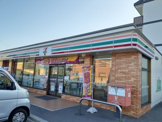 コンビニ　セブンイレブン様（コンビニ）まで524m