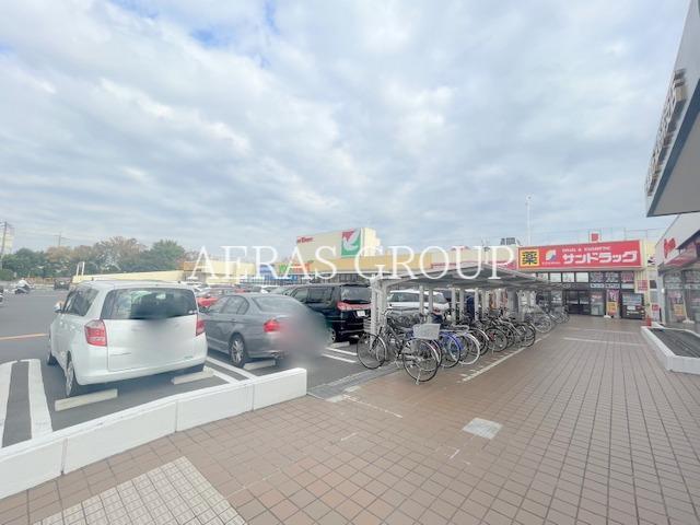 スーパー　ヨークマート花野井店（スーパー）まで588m